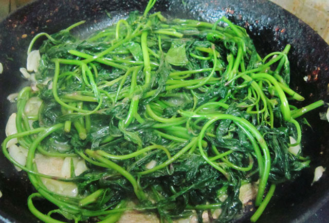 Loại rau xưa người Việt hay cho lợn ăn, nay "trời T&acirc;y" b&aacute;n hơn 1 triệu/kg - Ảnh 3.