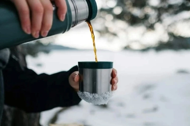 Người đ&agrave;n &ocirc;ng tử vong v&igrave; th&oacute;i quen uống nước theo c&aacute;ch "lạ đời" 10 năm kh&ocirc;ng bỏ - Ảnh 1.