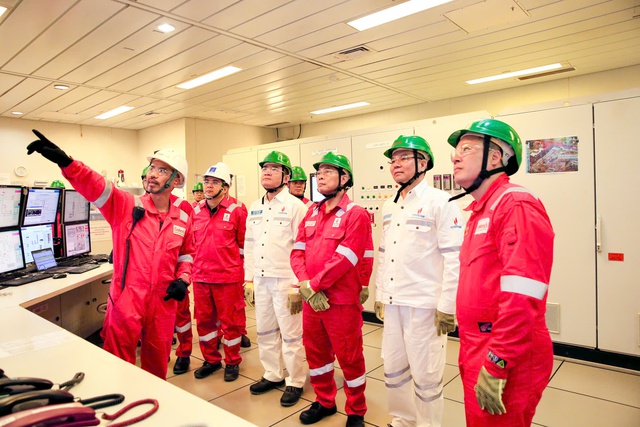 Petrovietnam vượt kh&oacute; năm 2025: Th&iacute;ch ứng linh hoạt, giữ nhịp tăng trưởng - Ảnh 1.