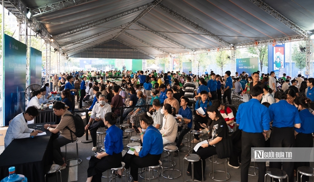 8.000 người d&acirc;n được kh&aacute;m sức khoẻ miễn ph&iacute; - Ảnh 1.