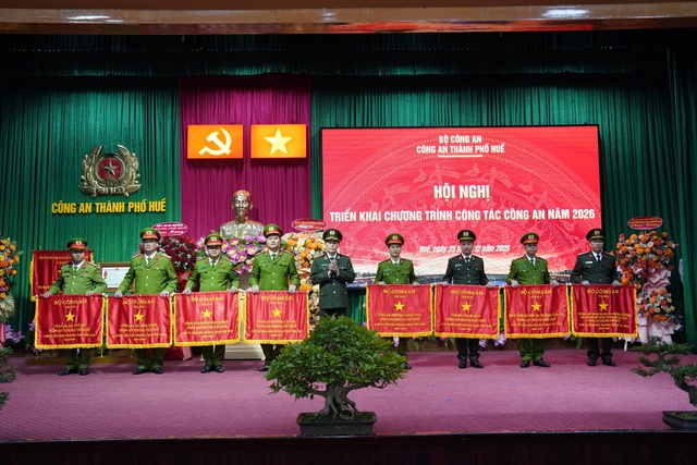 Vì sao tai nạn giao thông ở Huế giảm sâu trên cả ba tiêu chí?- Ảnh 4. Vì sao tai nạn giao thông ở Huế giảm sâu trên cả ba tiêu chí?- Ảnh 4.