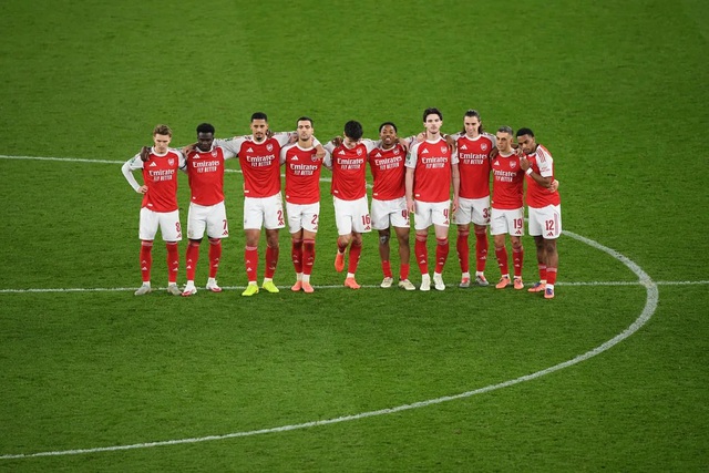 Gi&aacute;ng sinh rực lửa ở Emirates: Arsenal đ&atilde; sẵn s&agrave;ng "đ&ograve;i nợ" cả nước Anh? - Ảnh 1.