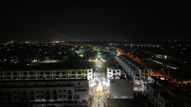 Hồng Lĩnh X&rsquo;mas Fest: Khi lễ hội Gi&aacute;ng sinh trở th&agrave;nh &ldquo;chất x&uacute;c t&aacute;c&rdquo; cho một đ&ocirc; thị đang chuyển m&igrave;nh - Ảnh 12.