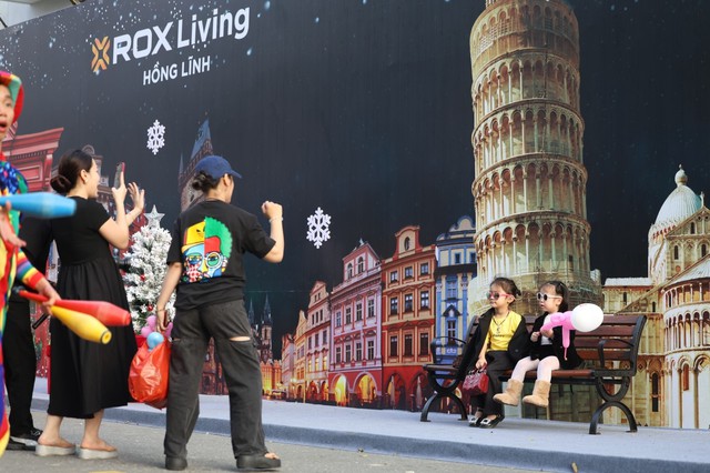 Hồng Lĩnh X&rsquo;mas Fest: Khi lễ hội Gi&aacute;ng sinh trở th&agrave;nh &ldquo;chất x&uacute;c t&aacute;c&rdquo; cho một đ&ocirc; thị đang chuyển m&igrave;nh - Ảnh 2.