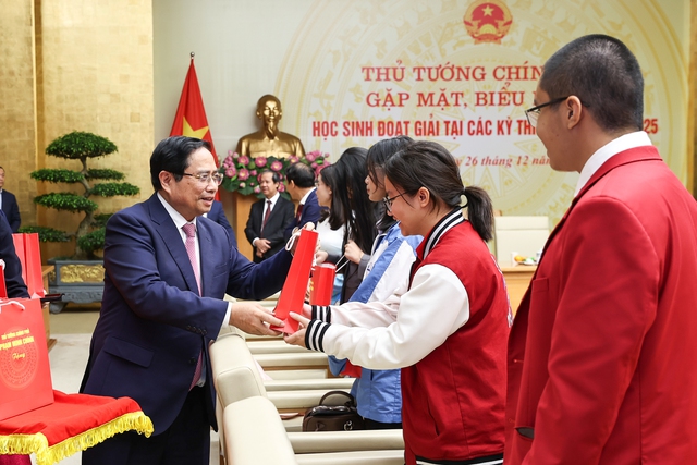 Thủ tướng gặp mặt, biểu dương học sinh đoạt giải c&aacute;c kỳ thi quốc tế - Ảnh 3.
