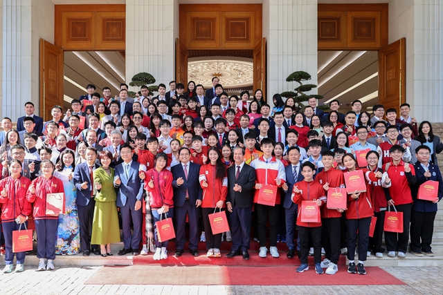 Thủ tướng gặp mặt, biểu dương học sinh đoạt giải c&aacute;c kỳ thi quốc tế - Ảnh 4.