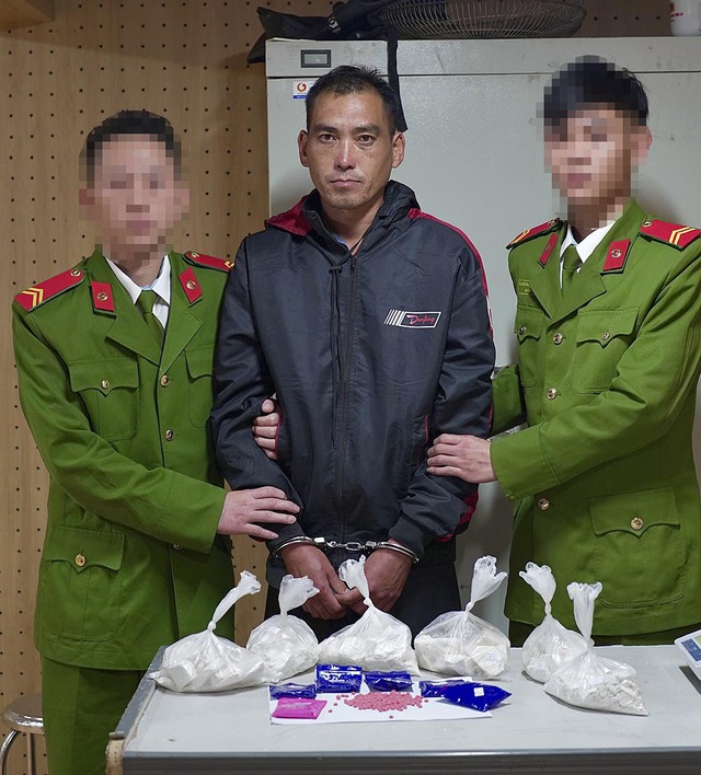 Bắt giữ đối tượng mua b&aacute;n tr&aacute;i ph&eacute;p 6 b&aacute;nh heroin- Ảnh 1.