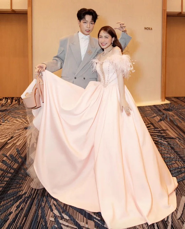 Nữ ca sĩ H&ograve;a Minzy th&ocirc;ng b&aacute;o tin vui lớn nhất sự nghiệp - Ảnh 2.