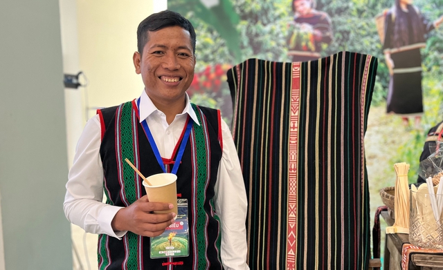 Từ bản l&agrave;ng xa x&ocirc;i đến ước mơ vươn ra biển lớn- Ảnh 4.