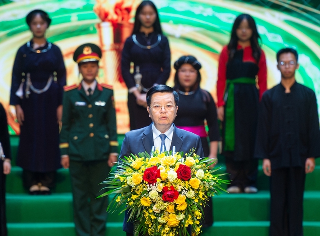 Từ bản l&agrave;ng xa x&ocirc;i đến ước mơ vươn ra biển lớn- Ảnh 1.