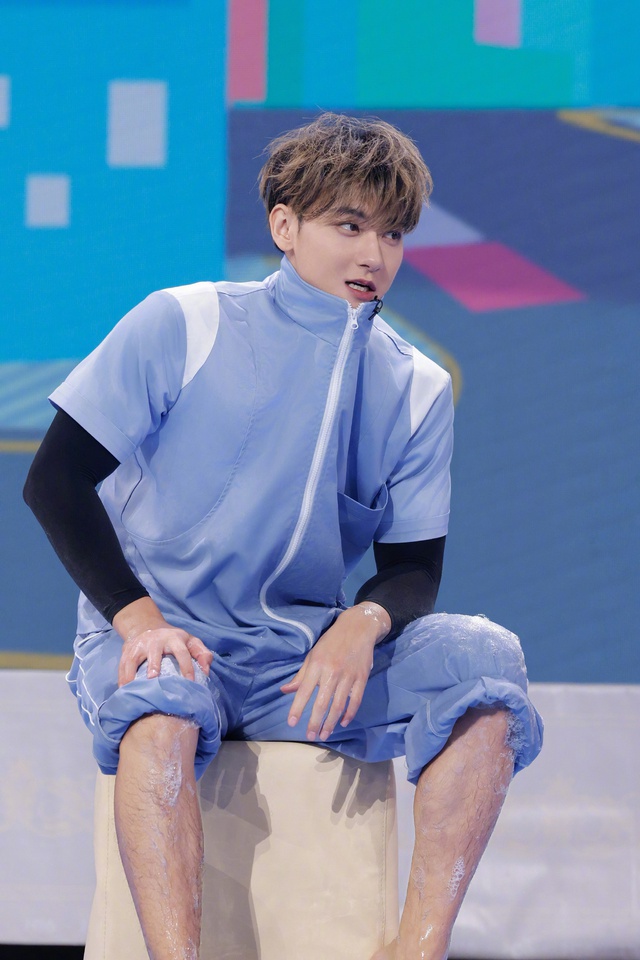 "Chủ tịch hot nhất showbiz": Từng bị xuất huyết n&atilde;o, gặp t&igrave;nh huống nguy kịch t&iacute;nh mạng - Ảnh 1.