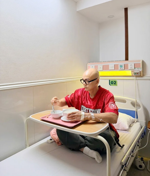 Nam ca sĩ Phan Đinh Tùng khiến khán giả lo lắng- Ảnh 2. Nam ca sĩ Phan Đinh Tùng khiến khán giả lo lắng- Ảnh 2.