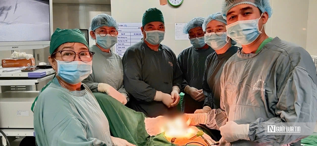 Phẫu thuật nội soi th&agrave;nh c&ocirc;ng ca bệnh hiếm mắc đồng thời 2 khối u ti&ecirc;u h&oacute;a hiếm gặp- Ảnh 1.