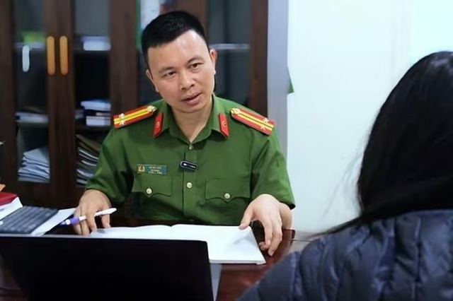 Tin "chồng" tr&ecirc;n mạng, người phụ nữ 55 tuổi mất 2,4 tỷ đồng - Ảnh 1.