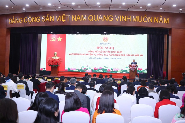 Kh&ocirc;ng để c&aacute;n bộ "tr&ograve;n vo, chỉ ngồi chờ, quan hệ tốt" dễ d&agrave;ng thăng tiến- Ảnh 2.