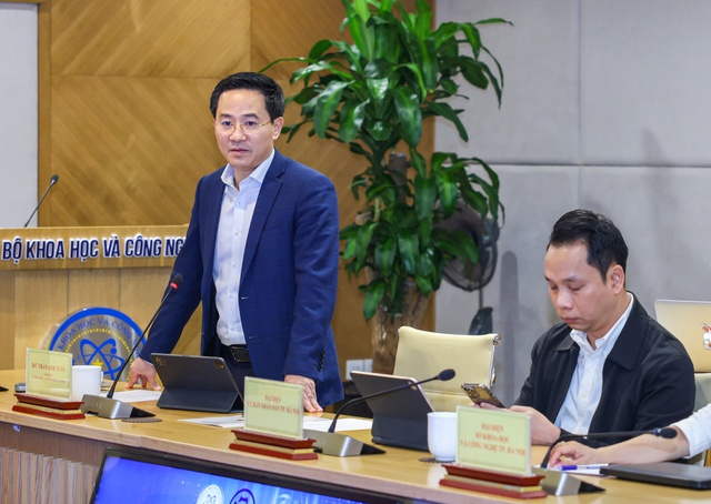 Lần đầu công nghệ hiện đại ra phố, đến gần hơn với người dân - Ảnh 2.