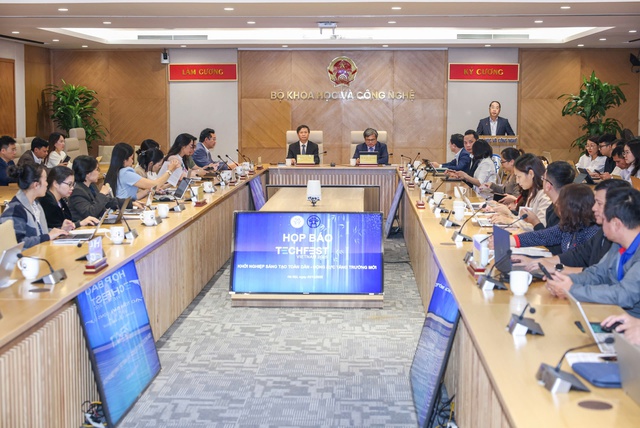 Lần đầu công nghệ hiện đại ra phố, đến gần hơn với người dân - Ảnh 3.