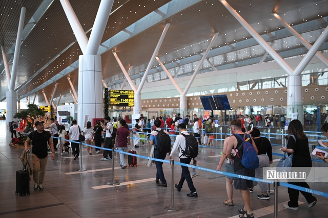 Lượng kh&aacute;ch dự b&aacute;o tăng cao dịp Tết Dương lịch 2026, s&acirc;n bay T&acirc;n Sơn Nhất lưu &yacute; h&agrave;nh kh&aacute;ch- Ảnh 1.