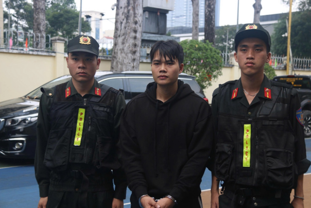 Khởi tố 15 đối tượng hoạt động đ&ograve;i nợ thu&ecirc; "n&uacute;p b&oacute;ng" c&aacute;c doanh nghiệp - Ảnh 2.