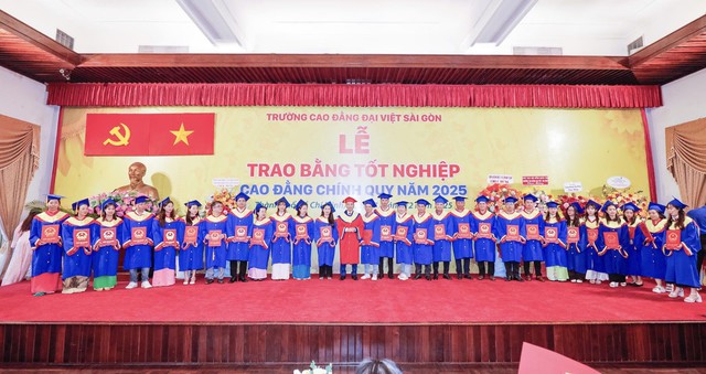 Hơn 1.000 sinh vi&ecirc;n Trường Cao đẳng Đại Việt S&agrave;i G&ograve;n nhận bằng tốt nghiệp - Ảnh 2.
