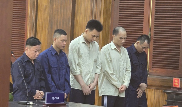 Thủ đoạn &ldquo;r&uacute;t ruột&rdquo; h&agrave;ng ng&agrave;n t&uacute;i x&aacute;ch xuất ngoại của nh&oacute;m t&agrave;i xế xe tải đường d&agrave;i- Ảnh 1.