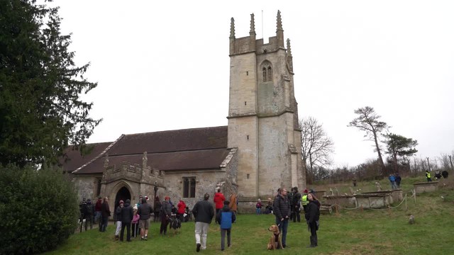 Ng&ocirc;i l&agrave;ng kỳ lạ chỉ mở cửa cho du kh&aacute;ch tham quan 12 ng&agrave;y mỗi năm - Ảnh 1.