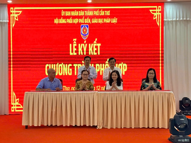 Hội Luật gia Tp.Cần thơ v&agrave; Sở Tư ph&aacute;p k&yacute; kết chương tr&igrave;nh phối hợp giai đoạn 2026-2028- Ảnh 1.