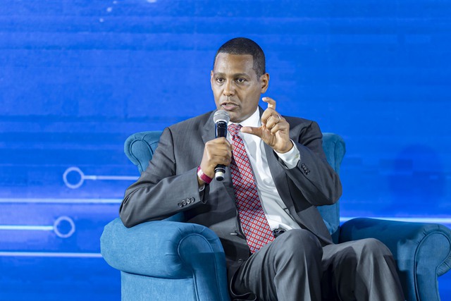 Nhà khoa học VinFuture giới thiệu công nghệ đột phá giúp “sao y bản chính” các hạt giống chất lượng - Ảnh 4.