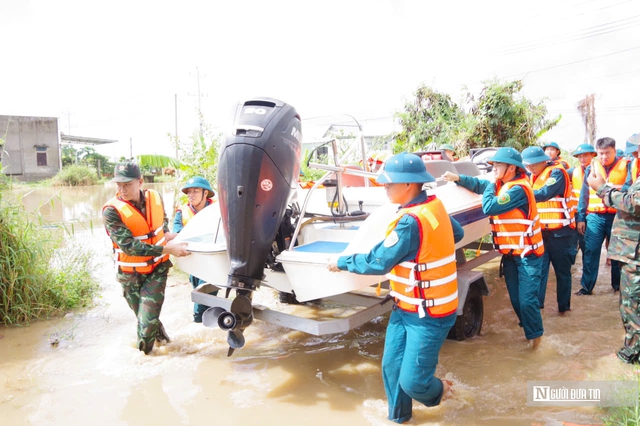 Phút sinh tử trong lũ: Xe chuyên dụng đưa sản phụ sinh đôi ra khỏi vùng nguy hiểm ở Lâm Đồng- Ảnh 4.