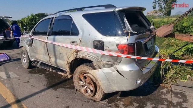 Vớt được chiếc xe ô tô dưới kênh - Ảnh 1.