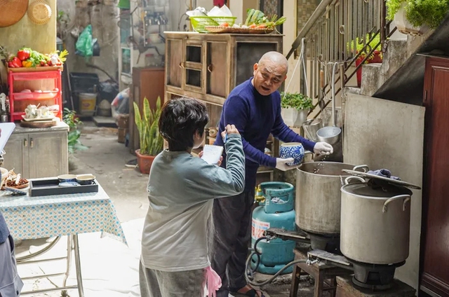 Hé lộ cát-xê gây bất ngờ của "vua hài đất Bắc" lần đầu đóng phim điện ảnh - Ảnh 1.