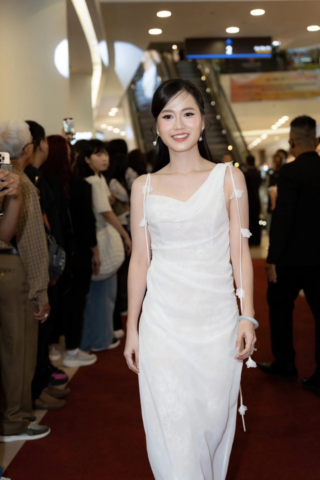 Sắc vóc gây sốt của nữ diễn viên Mang mẹ đi bỏ sau khi giảm 14kg ở tuổi 36 - Ảnh 6.