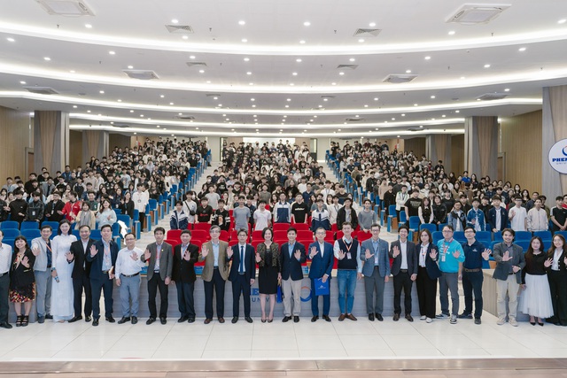 Nhà khoa học VinFuture: Đổi mới không phải “khoảnh khắc Eureka”, mà là hành trình không ngừng - Ảnh 2.