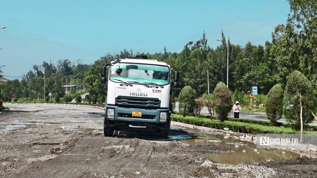 Đường huyết mạch khu kinh tế Dung Quất xuống cấp trầm trọng, dân Quảng Ngãi “nín thở” mỗi lần đi qua- Ảnh 8.