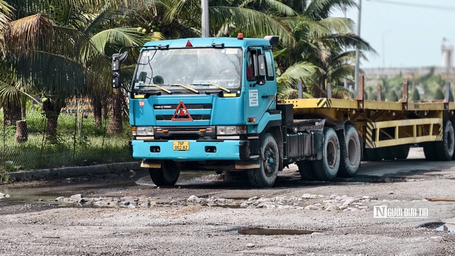 Đường huyết mạch khu kinh tế Dung Quất xuống cấp trầm trọng, dân Quảng Ngãi “nín thở” mỗi lần đi qua- Ảnh 9.