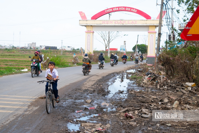 Đắk Lắk: Lũ rút rác vẫn "ngập ngụa" trên đường, người dân lo ô nhiễm môi trường- Ảnh 10.