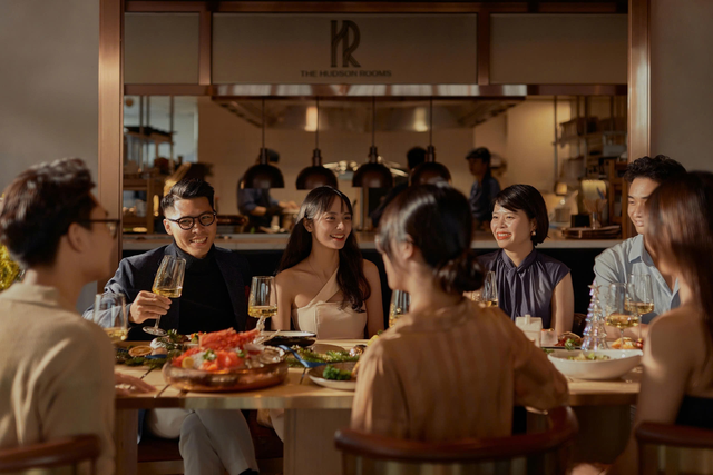 “The Grand Holiday Show 2025”: Capella Hanoi “vén màn” mùa lễ hội cuối năm bằng nhiều trải nghiệm nghệ thuật  - Ảnh 5.