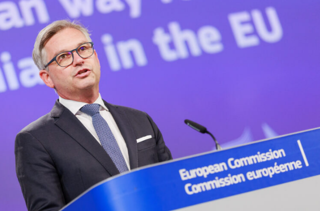 EU dùng vệ tinh, UAV tối tân để trấn áp tội phạm ma túy - Ảnh 1.