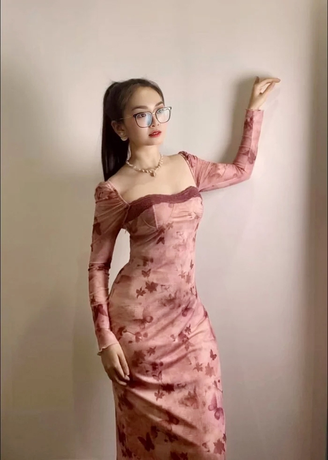 Ca sĩ Thiện Nhân khoe vóc dáng quyến rũ khiến khán giả bất ngờ - Ảnh 1.