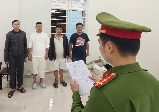 Khởi tố 4 đối tượng khống chế, bắt giữ người trái pháp luật- Ảnh 1. Khởi tố 4 đối tượng khống chế, bắt giữ người trái pháp luật- Ảnh 1.