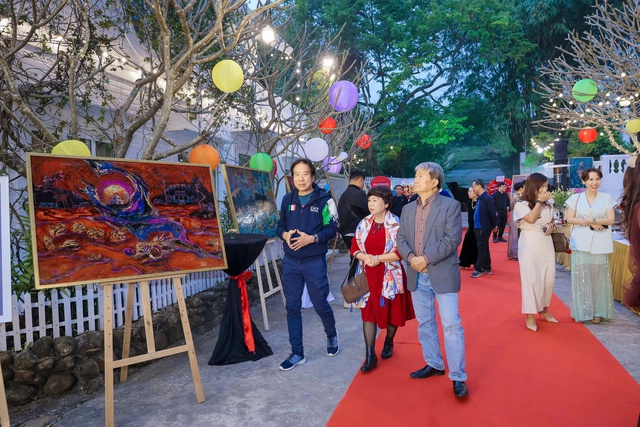 Hoạ sĩ 9X gây sốt với bức sơn mài bán giá 100.000 USD- Ảnh 4. Hoạ sĩ 9X gây sốt với bức sơn mài bán giá 100.000 USD- Ảnh 4.