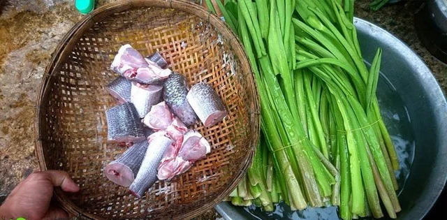 Loài rau dại mọc bờ mương hoá "mỏ tiền", là đặc sản lạ được săn tìm - Ảnh 3.