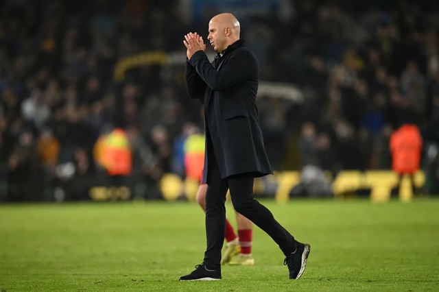 HLV Arne Slot thoát án sa thải ở Liverpool - Ảnh 1. HLV Arne Slot thoát án sa thải ở Liverpool - Ảnh 1.