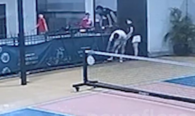 Người đàn ông rơi xuống đất tử vong khi cố nhặt bóng pickleball - Ảnh 1.