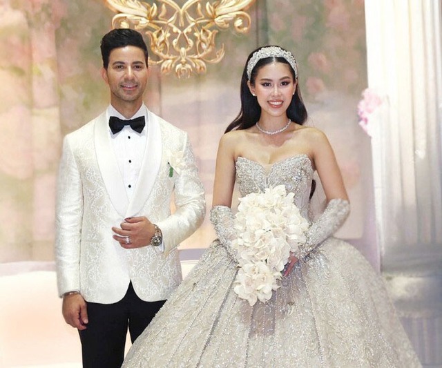 Cô dâu Tiên Nguyễn diện váy cưới đính hàng nghìn viên đá quý - Ảnh 4.