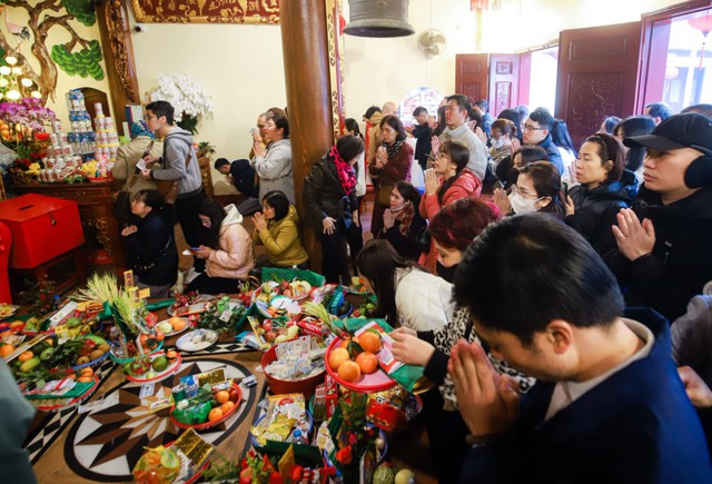 "Mỏ vàng" du lịch tâm linh- Ảnh 2.