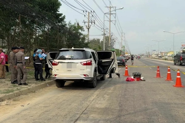 Chồng bật khóc khi thấy vợ tử vong trên xe ô tô cùng người tình- Ảnh 1.