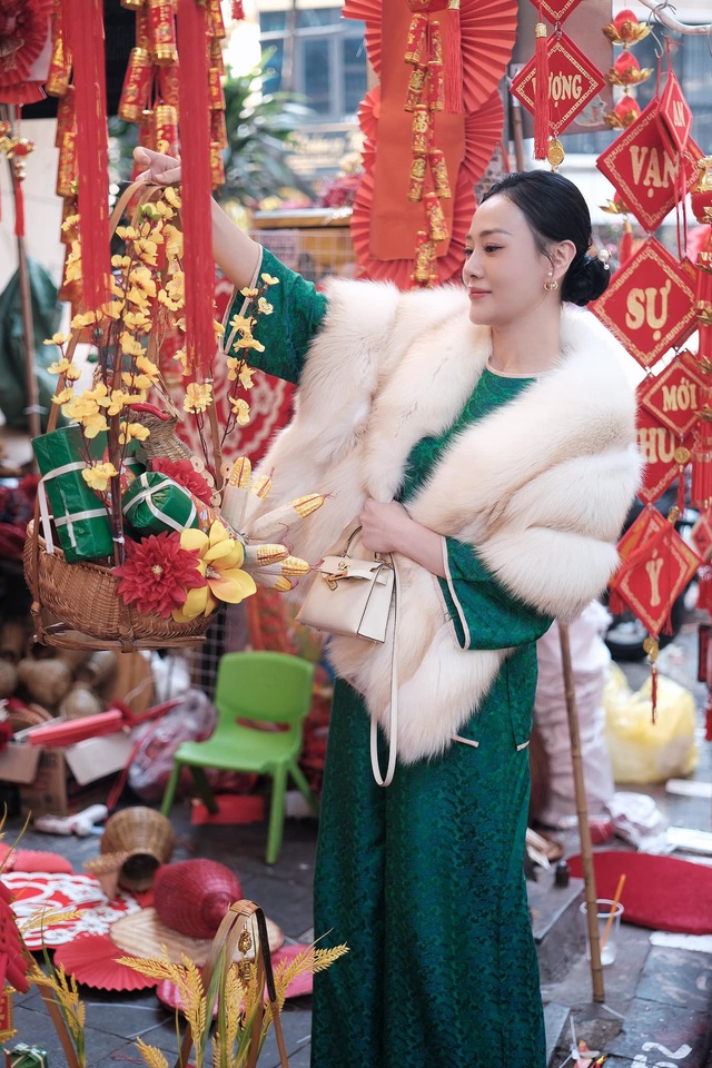 Mỹ nhân tuổi Tỵ tài sắc trở thành phu nhân hào môn, hạnh phúc viên mãn bên gia đình nhỏ- Ảnh 1. Mỹ nhân tuổi Tỵ tài sắc trở thành phu nhân hào môn, hạnh phúc viên mãn bên gia đình nhỏ- Ảnh 1.