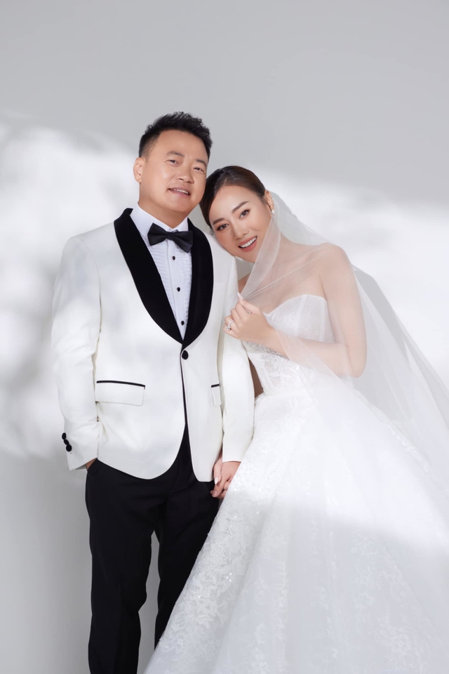 Mỹ nhân tuổi Tỵ tài sắc trở thành phu nhân hào môn, hạnh phúc viên mãn bên gia đình nhỏ- Ảnh 2. Mỹ nhân tuổi Tỵ tài sắc trở thành phu nhân hào môn, hạnh phúc viên mãn bên gia đình nhỏ- Ảnh 2.