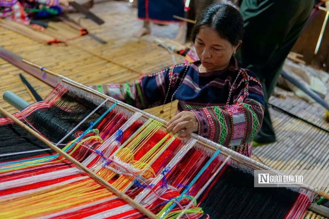 Nghề dệt thổ cẩm ở Hà Văn Trên đang được bảo tồn nhờ những nghệ nhân yêu nghề, yêu văn hóa truyền thống của người Bana. Ảnh: Xuân Bông